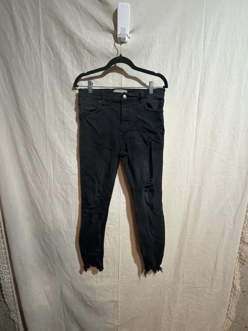 Free People Distressed Skinny Jeans Size 29R Black
